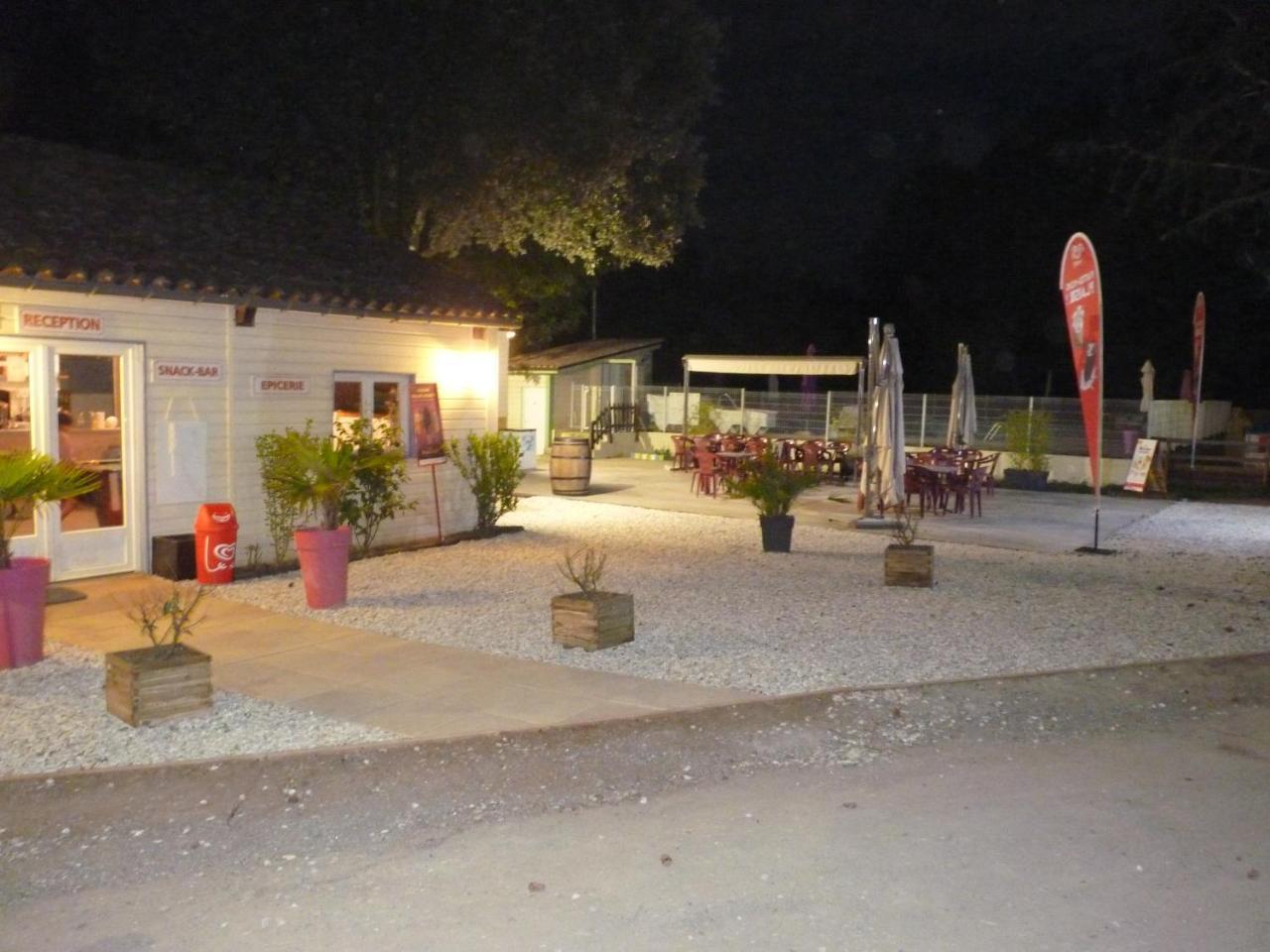 Camping De Graniers Hotel Monoblet Exterior foto